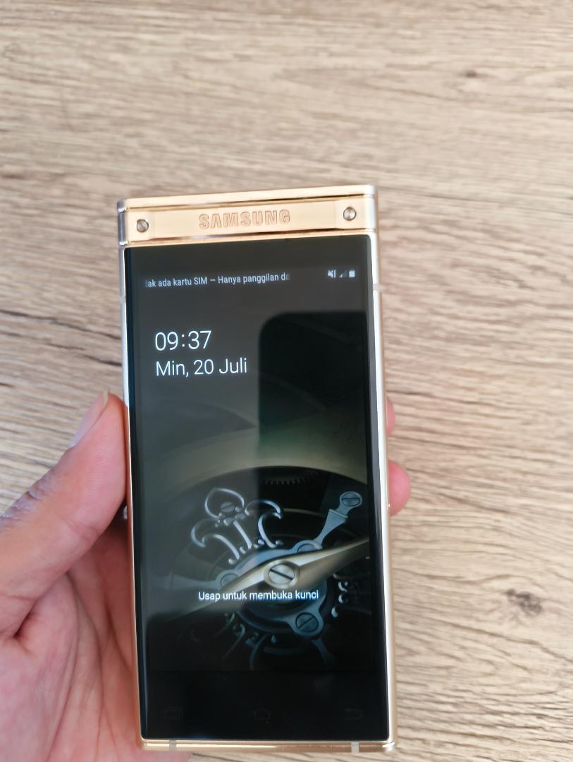 スマートフォン本体 SAMSUNG SM W2018 6/256GB