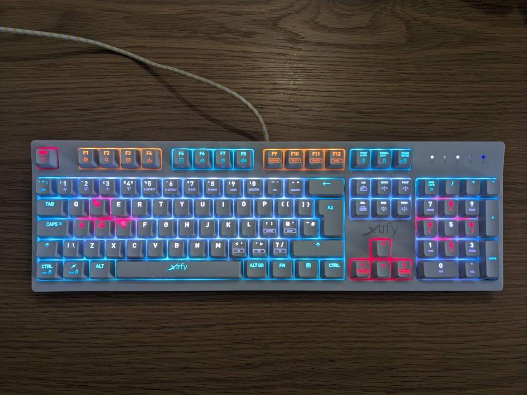 Xtrfy エクストリファイ K2 RGB white ゲーミングキーボード