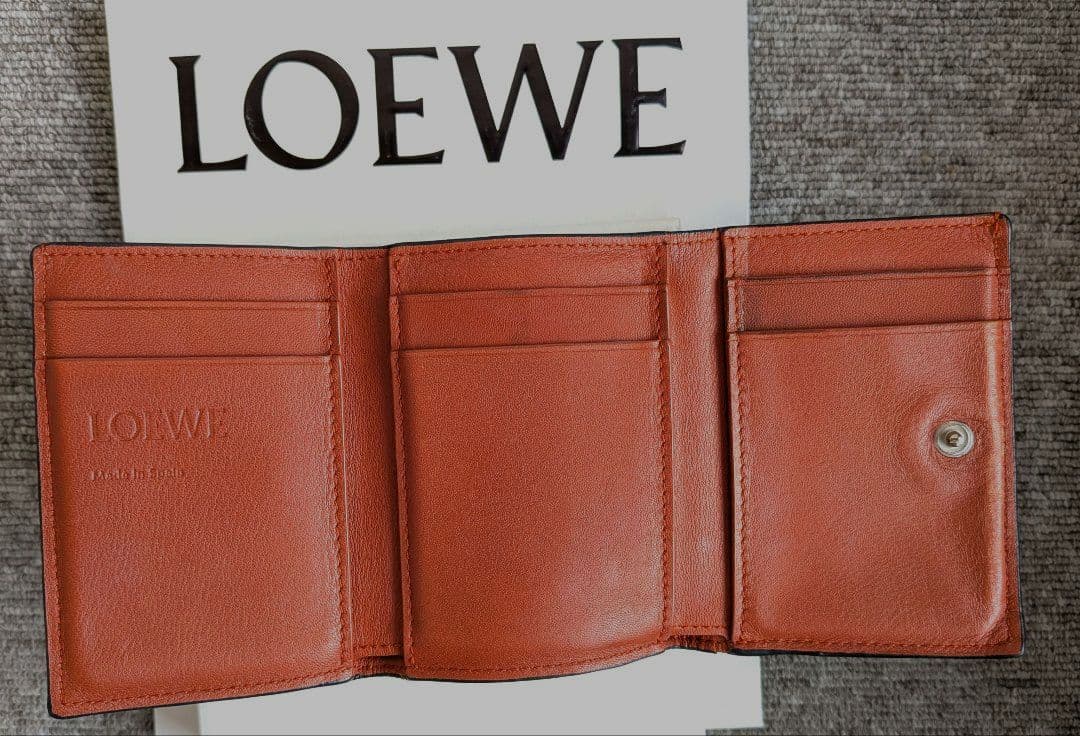 LOEWE アナグラム