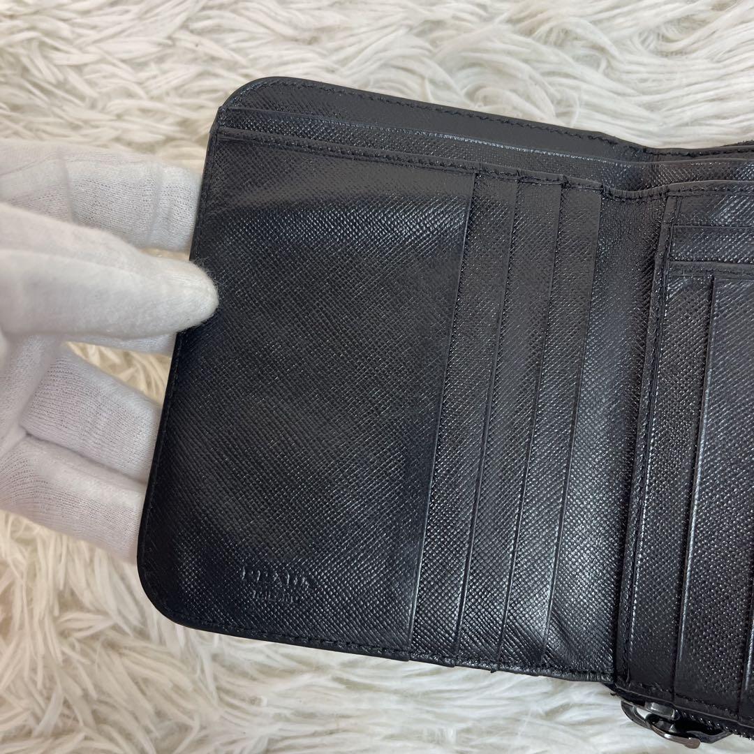 美品✨プラダ 三角ロゴ 二つ折り財布 サフィアーノレザー 黒 ラウンドファスナー