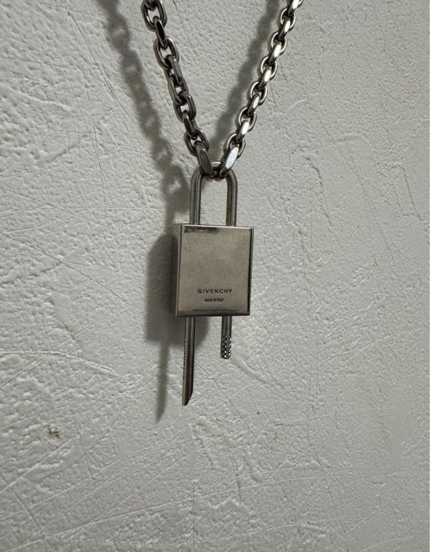 givenchy ロックネックレススモール 4Gロゴ イタリア製