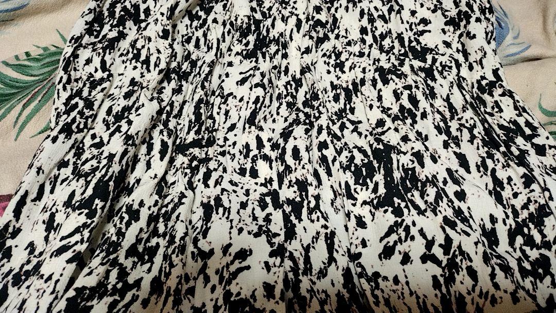 美品○ZARA○ザラ○ロングワンピース○長袖○総柄○ブラック