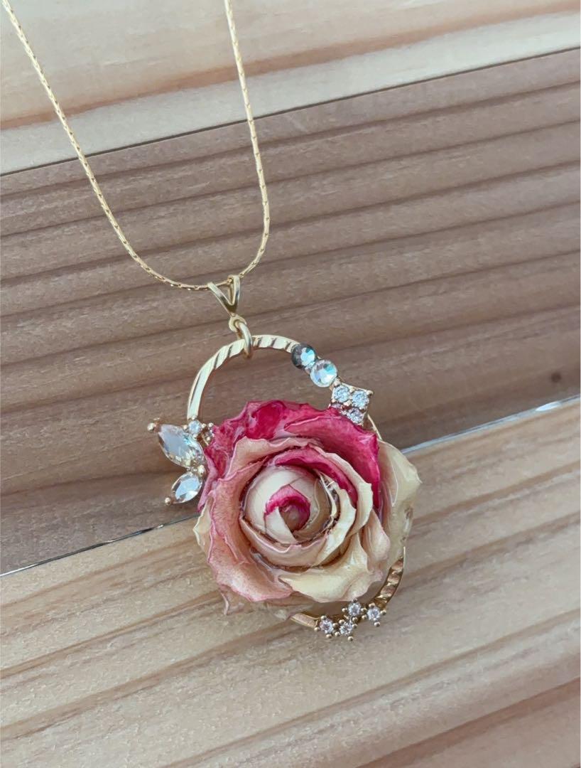 【専用ページ】ミニ薔薇 ピアス2点・ネックレスおまとめ
