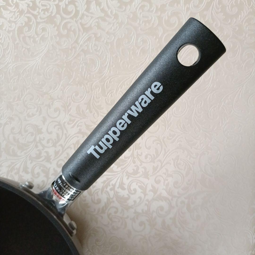 Tupperware 深型フライパン 22cm、蓋付き 黒 - メルカリ