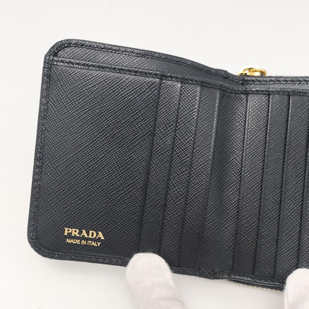 未使用に近い✨プラダ　折り財布　レザー　ブラック　黒