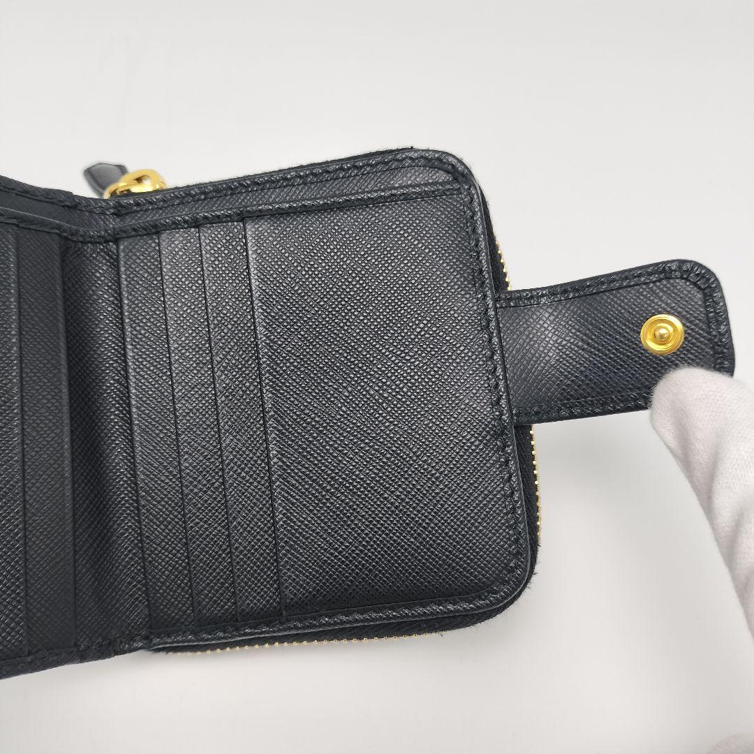 未使用に近い✨プラダ　折り財布　レザー　ブラック　黒
