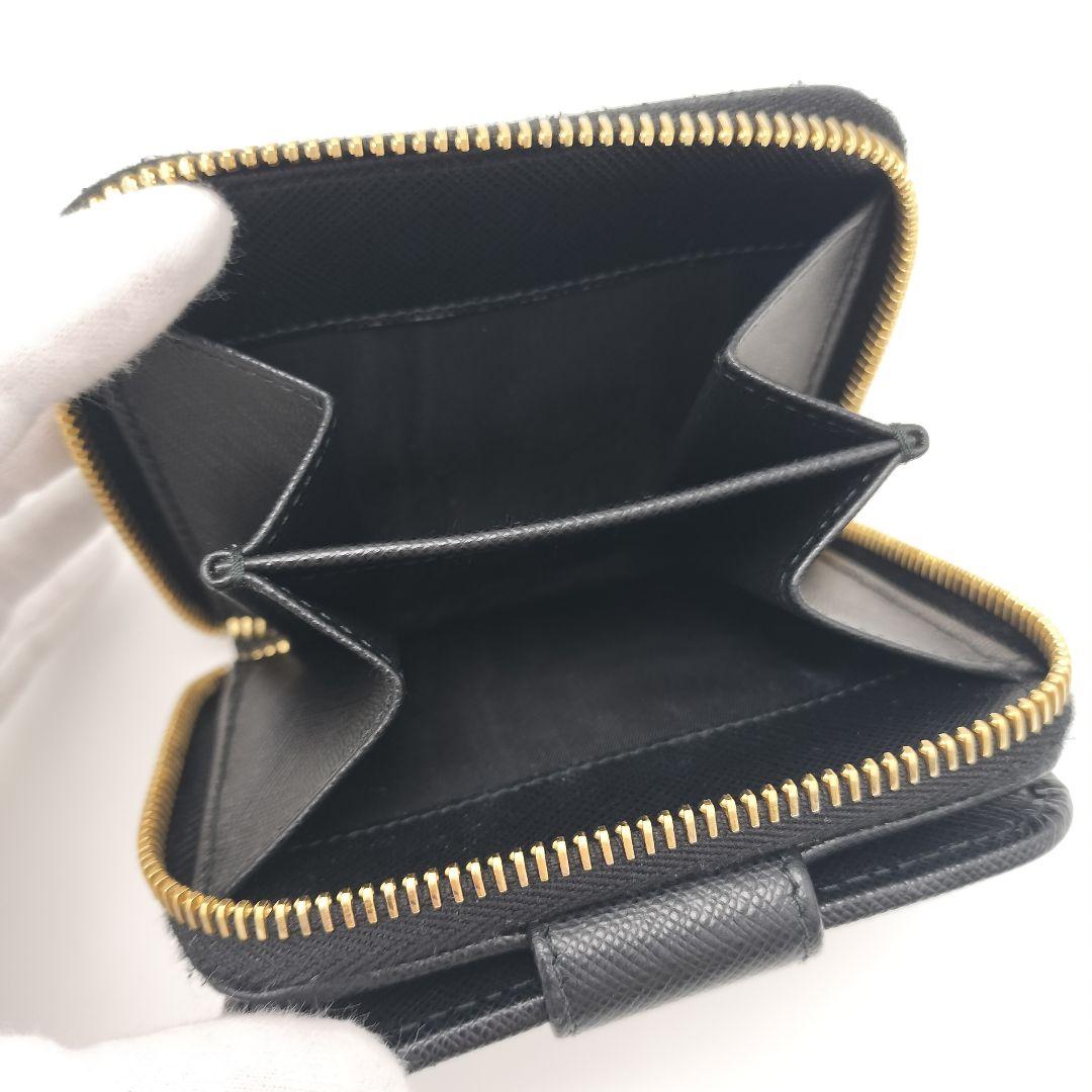 未使用に近い✨プラダ　折り財布　レザー　ブラック　黒