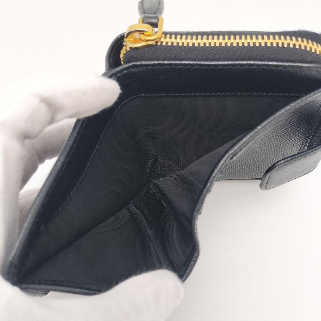 未使用に近い✨プラダ　折り財布　レザー　ブラック　黒