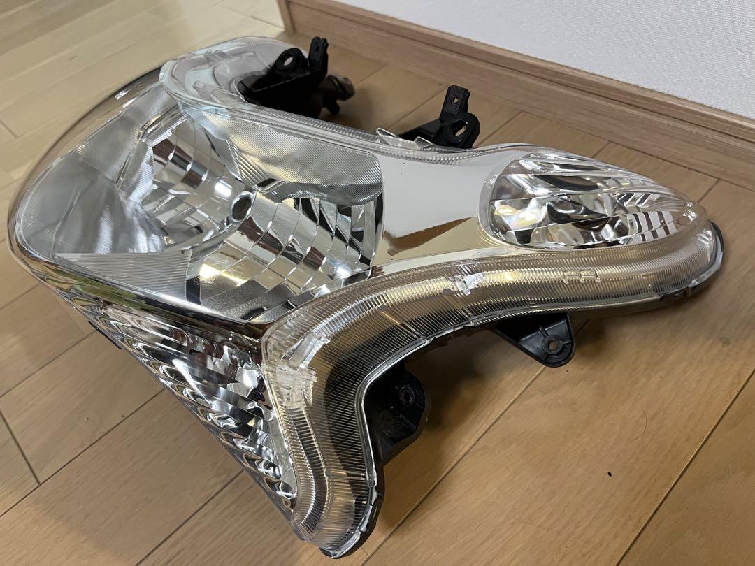 美品PCX125 ヘッドライト