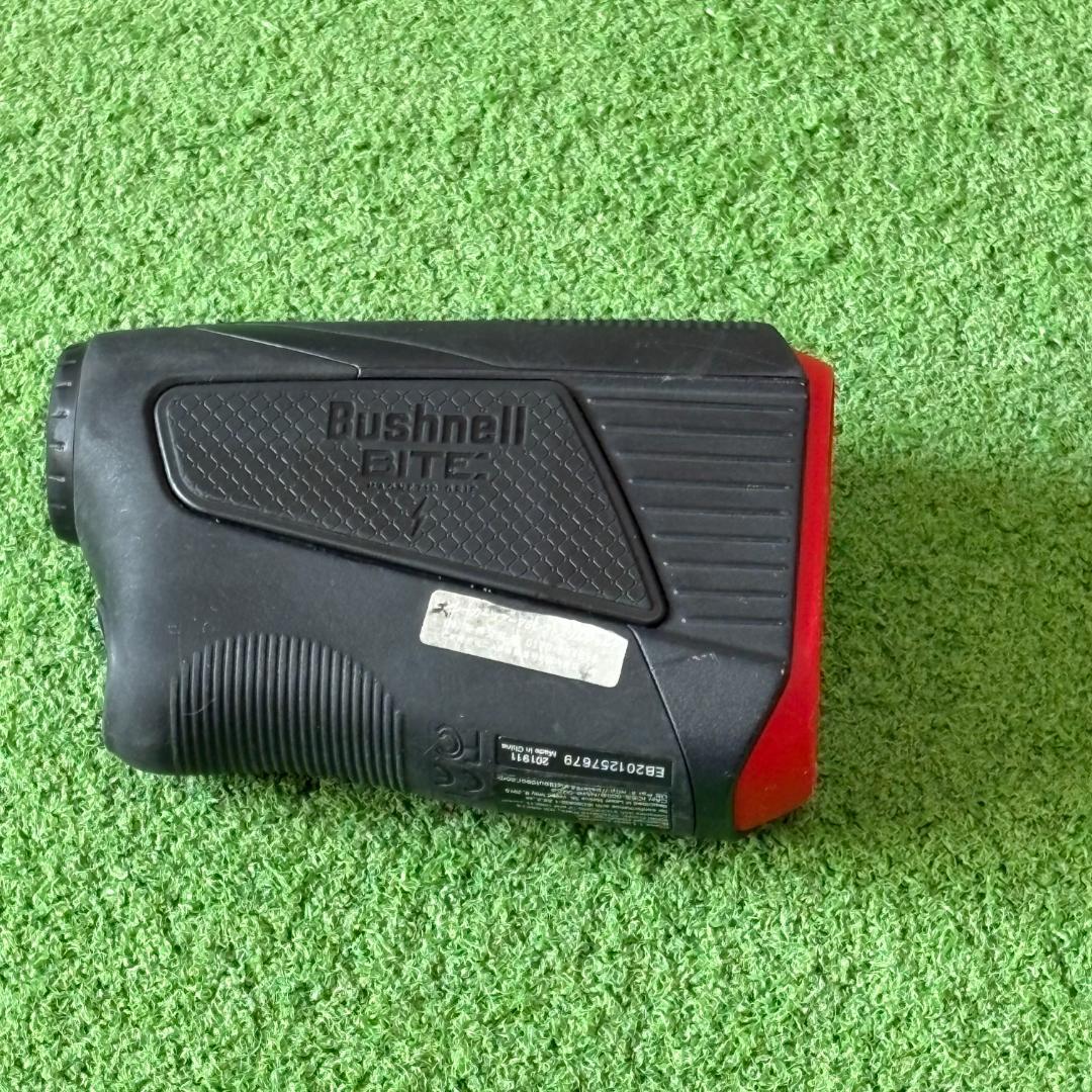 Bushnell v5 ゴルフ用距離計＆ベルト装着ケース（フィットユアオウン製）