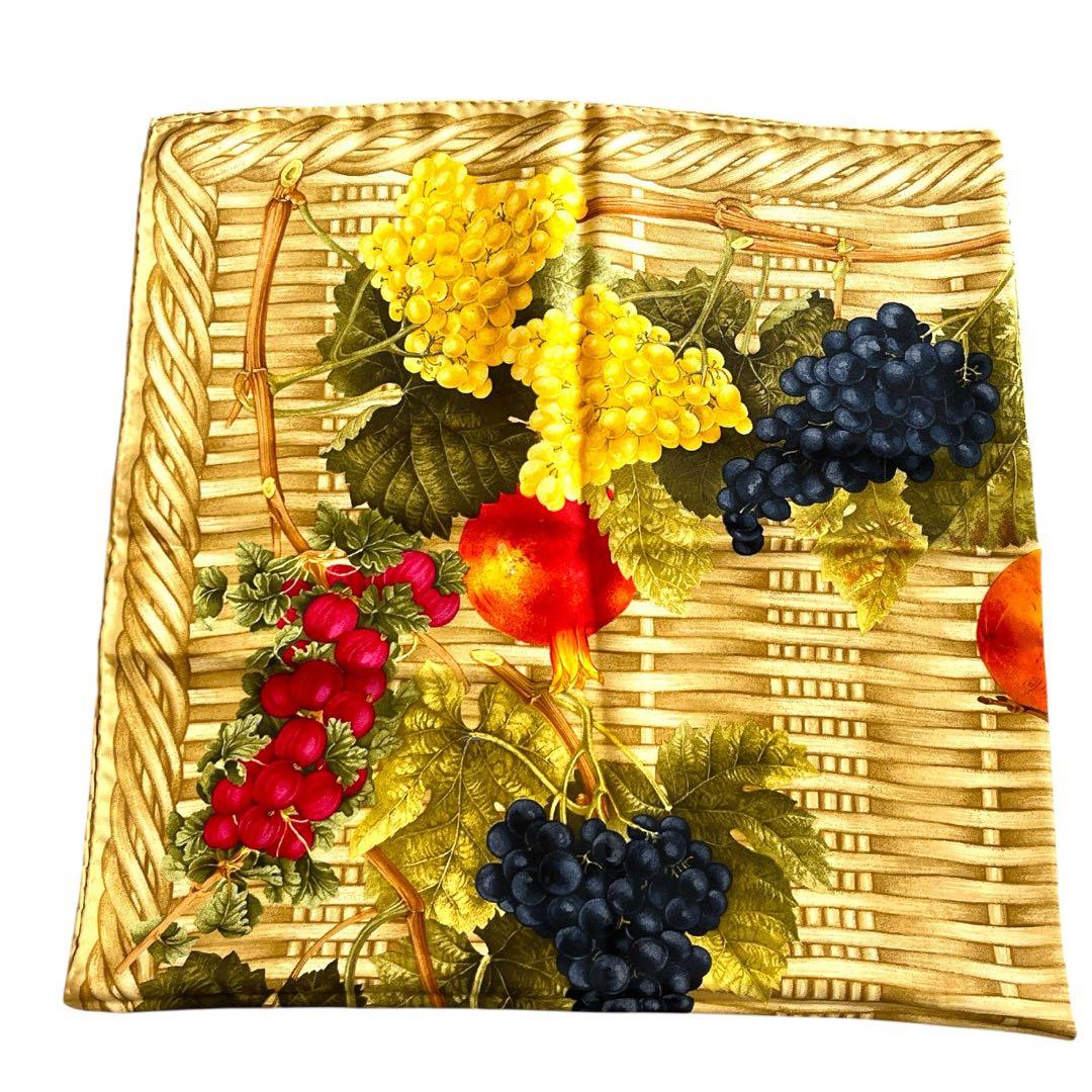 【美品】GUCCI スカーフ archive フルーツ柄 大判 ベージュ系 【美品】GUCCI スカーフ archive フルーツ柄 大判 ベージュ系