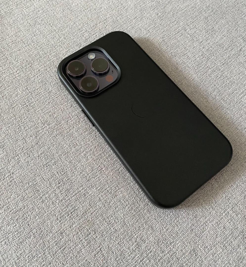 【新品未使用】iPhone12/12Pro用　純正レザーケース　ミッドナイト m84693522174-1.jpg