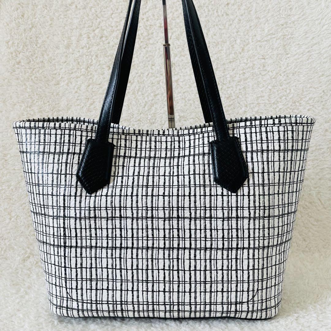 COLE HAAN トートバッグ 白 黒 肩掛けA4可能 - メルカリ