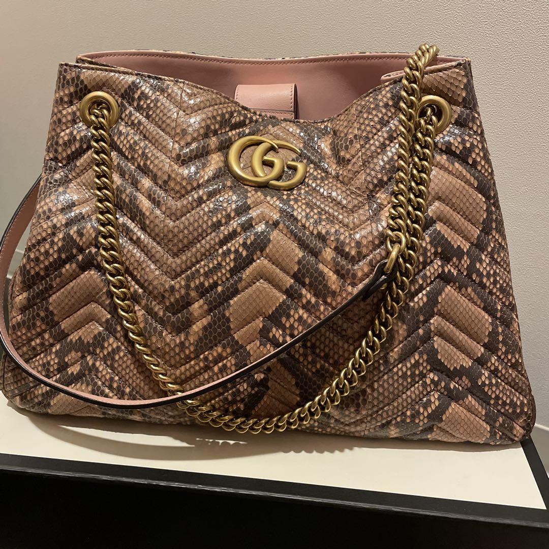 GUCCIのバッグ ヘビ革 美品 ♡ GUCCI ヘビ柄 パイソンレザー ハンドバッグ - メルカリ