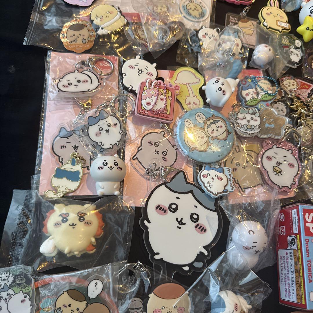 ちいかわ　缶バッジ　ラバスト　アクスタ　キーホルダー等　約130点大量まとめ売り