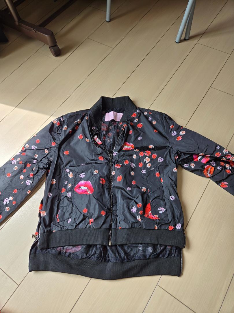 花柄プリント ブラックジャケット
