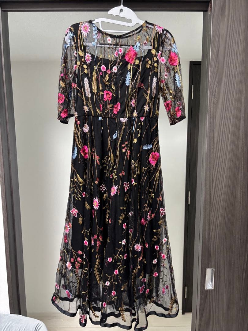 刺繍ワンピース ドレス ブラック×花柄 Mサイズ 結婚式 二次会 お呼ばれ