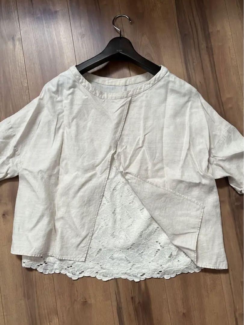 【美品】BEARDSLEY ビアズリー 後ろレースリネンプルオーバーブラウス BEARDSLEY（ビアズリー）の「《ビアズリー》後ろレースリネン