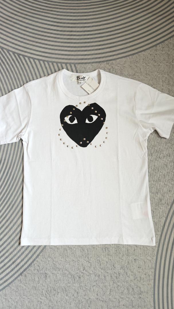 COMME des GARÇONS PLAY ハートロゴTシャツ黒ハート><_ Comme Des Garçons Play ハートプリント Tシャツ | ブラック