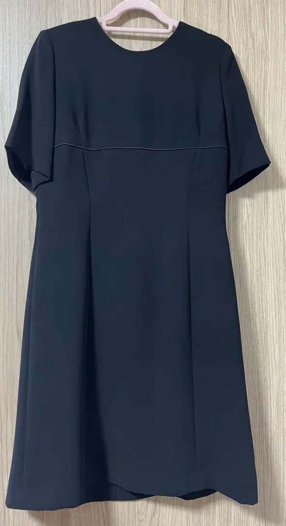 ブラックフォーマル礼服喪服9AR（9号） ワンピースタイプ　ブローチ付き