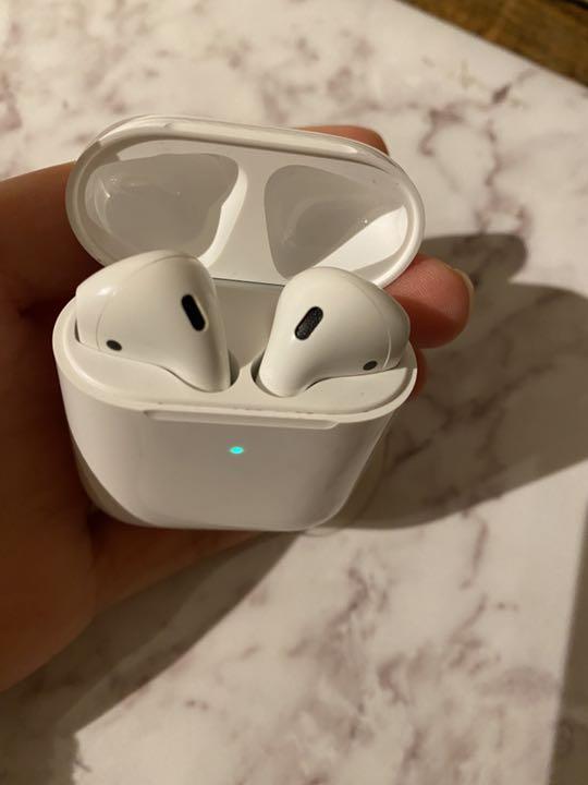 Airpods 第2世代　ワイヤレス充電ケース付き