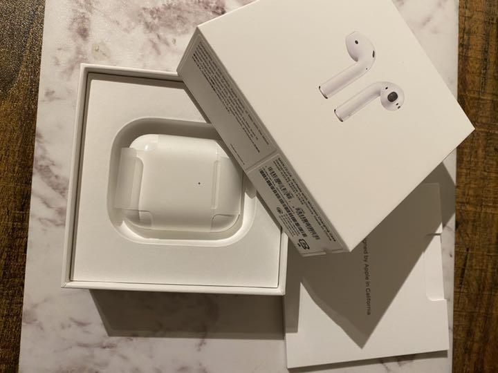 Airpods 第2世代　ワイヤレス充電ケース付き