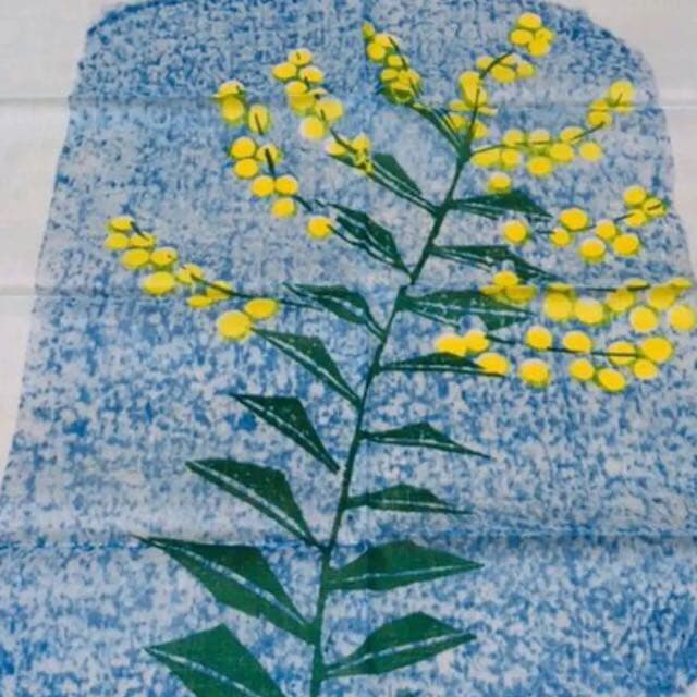 メルカリ 新品未使用 香月泰男 ハンカチ ミモザ サラミス沖の太陽 ニースより海辺にて 4 999 中古や未使用のフリマ