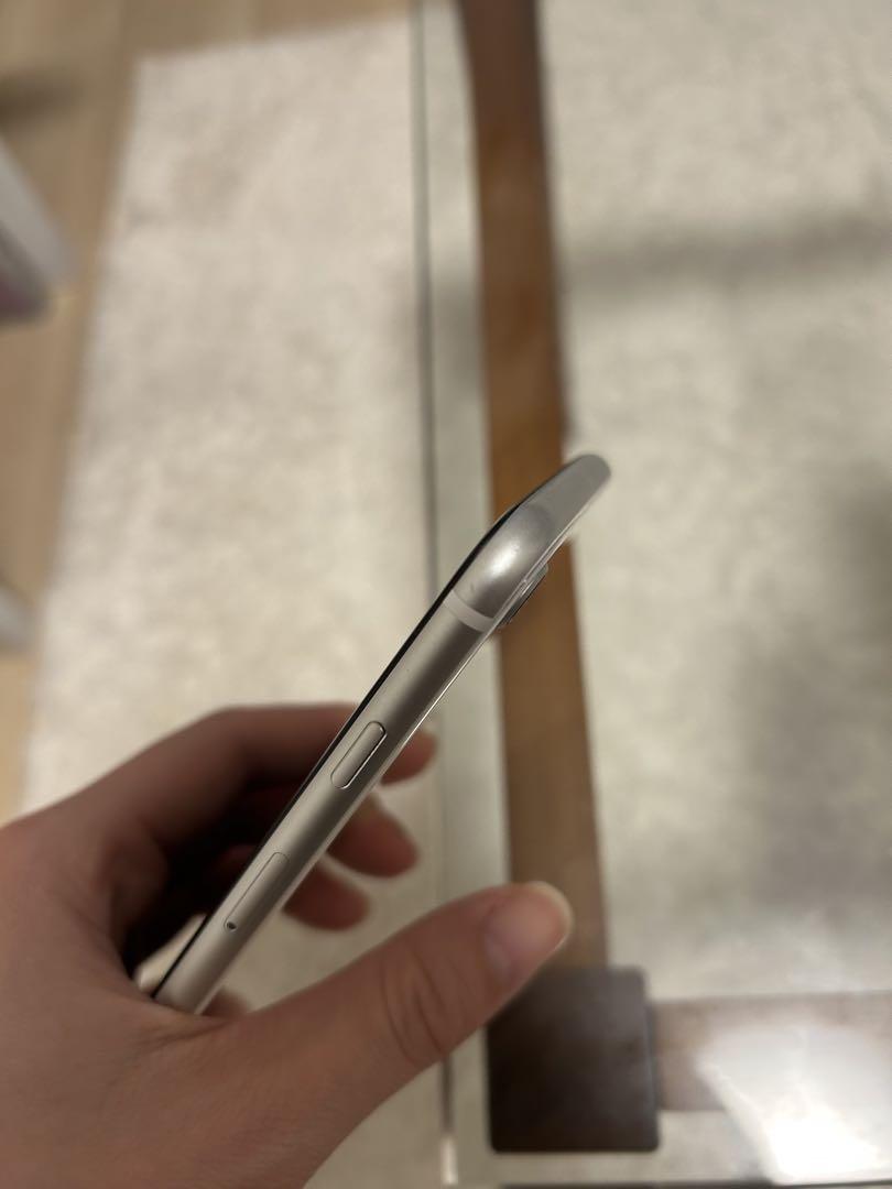 Apple iPhone SE (第2世代) ホワイト　SIMフリー
