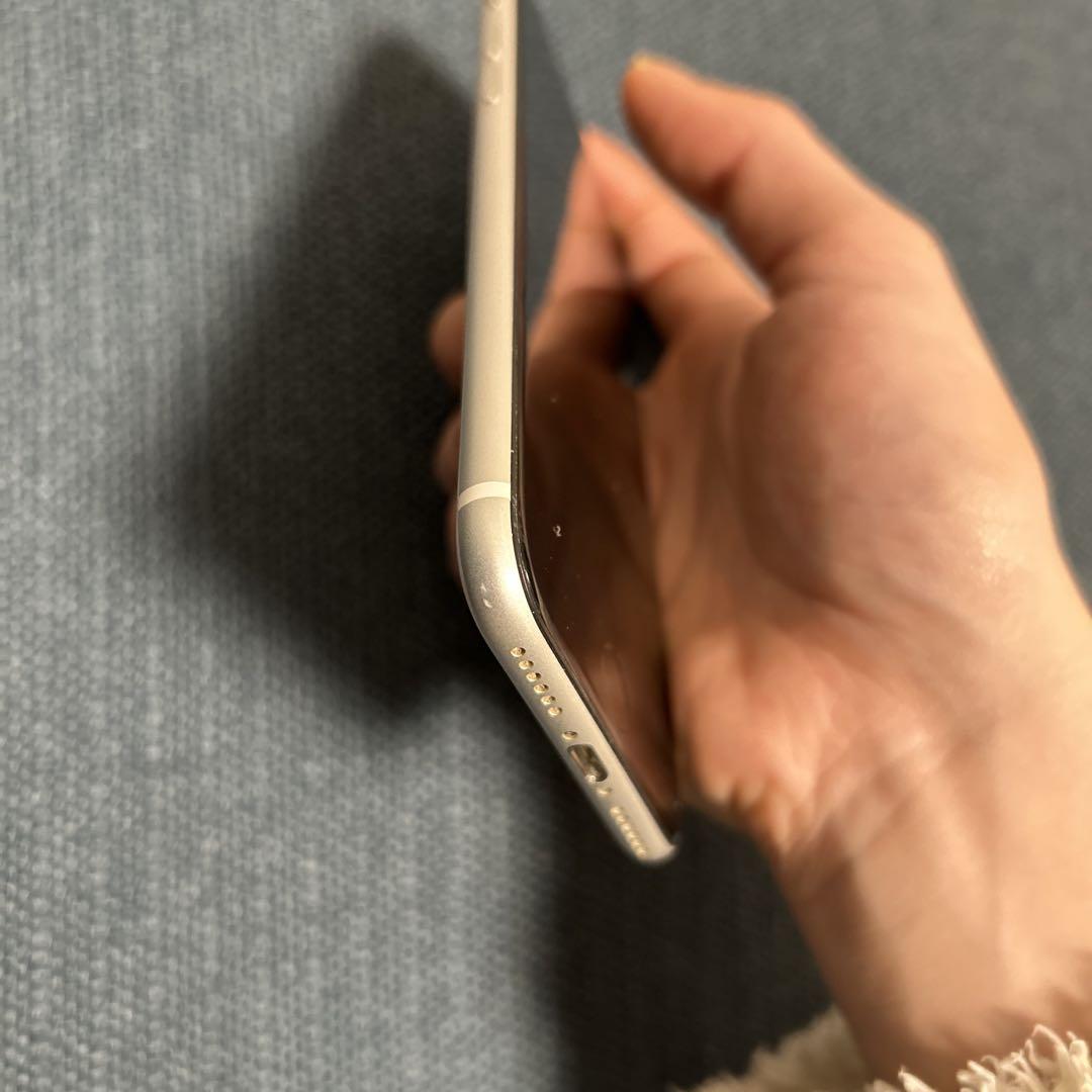 Apple iPhone SE (第2世代) ホワイト　SIMフリー