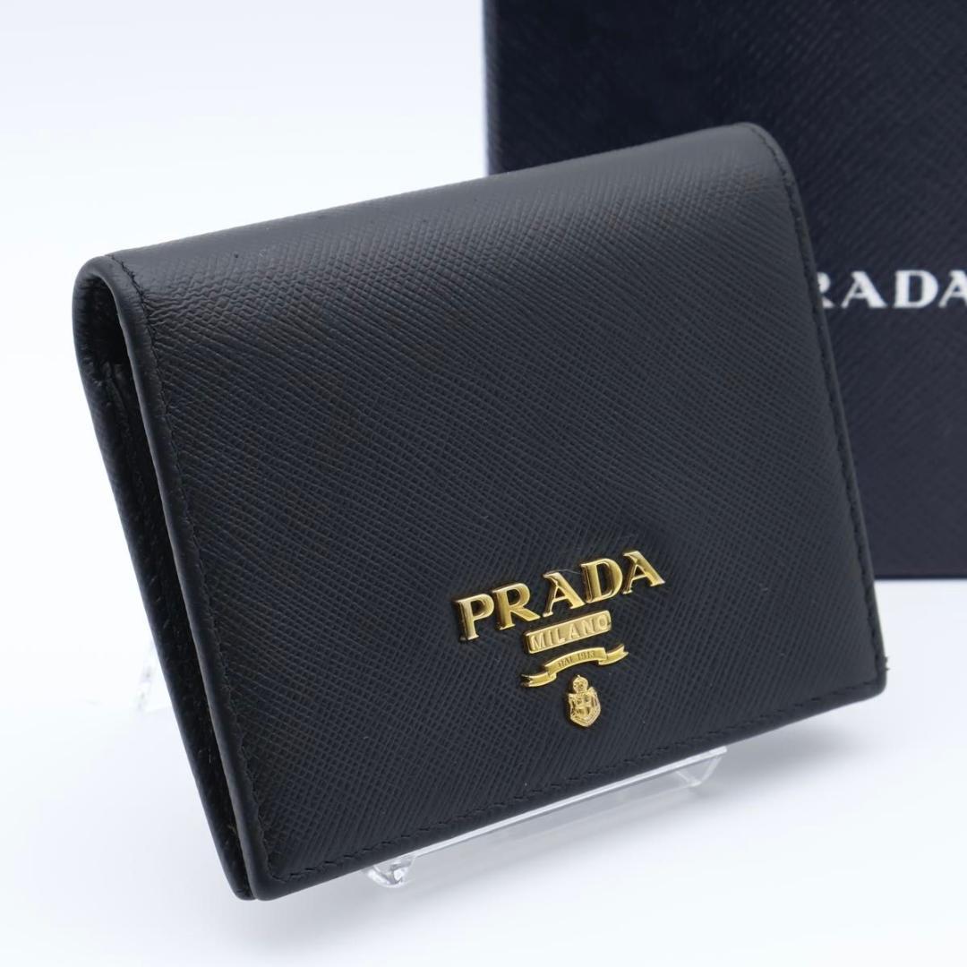 【極美品】PRADA 二つ折り財布　メタルロゴ　サフィアーノレザー　黒
