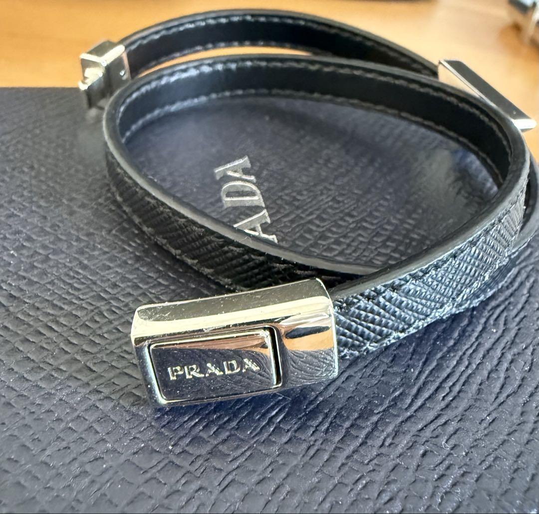 PRADA レザーブレスレット サフィアーノレザー
