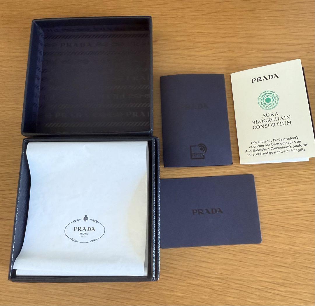 PRADA レザーブレスレット サフィアーノレザー