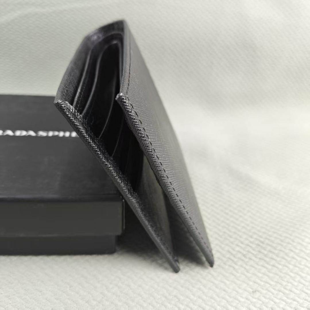 【美品】PRADA プラダ　二つ折り財布　サフィアーノトライアングル