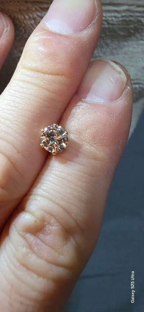 0.64ct k18　天然ダイヤモンドピアス