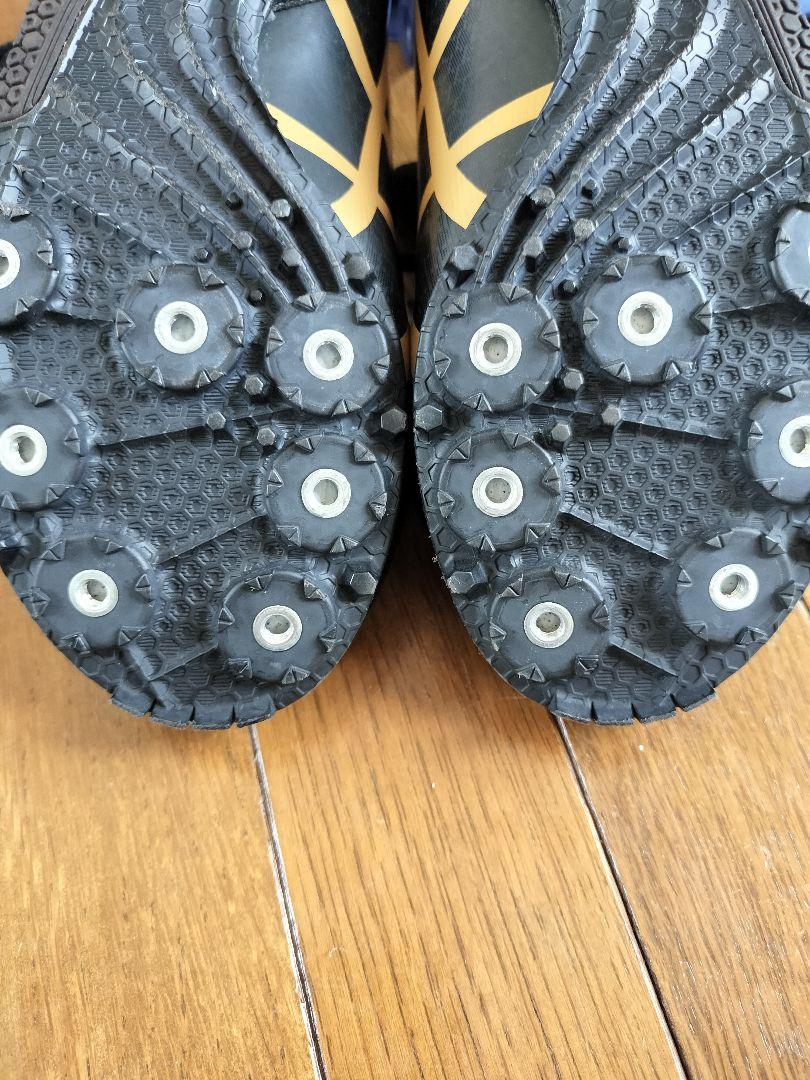 ASICS スパイクシューズ ブラック/ゴールド
