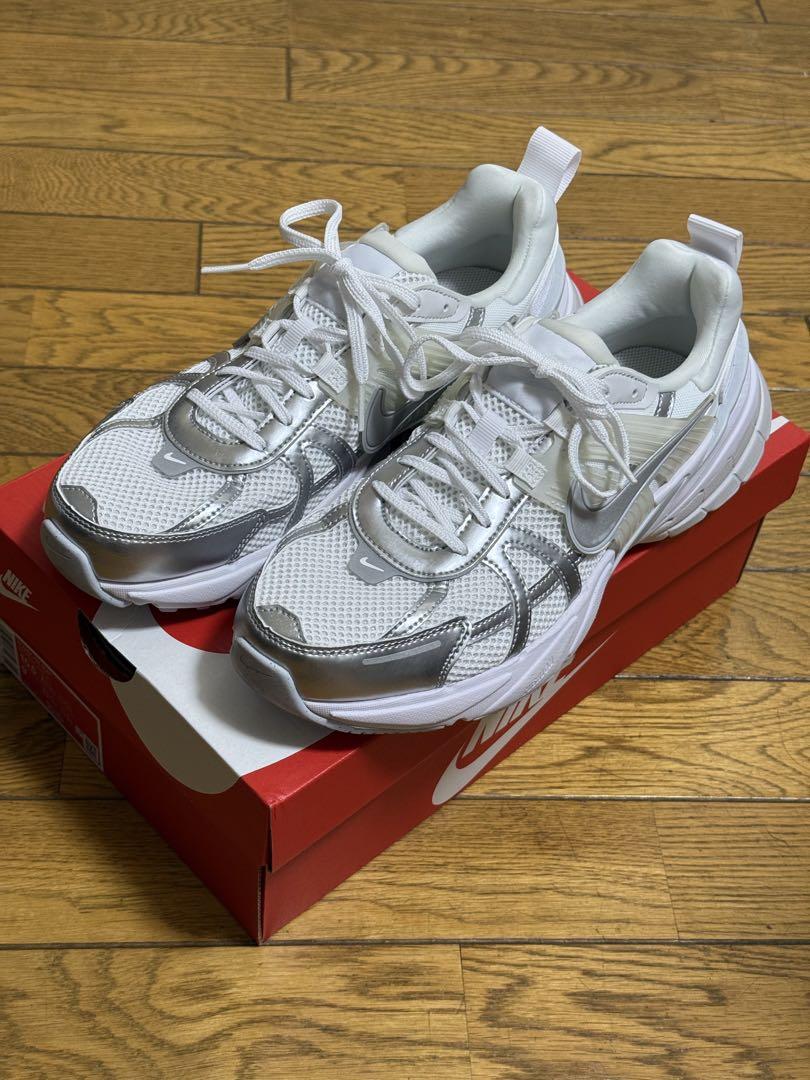 ナイキ V2K ラン 27.5 新品 ナイキ V2K ラン 27.5cm 箱付き - メルカリ