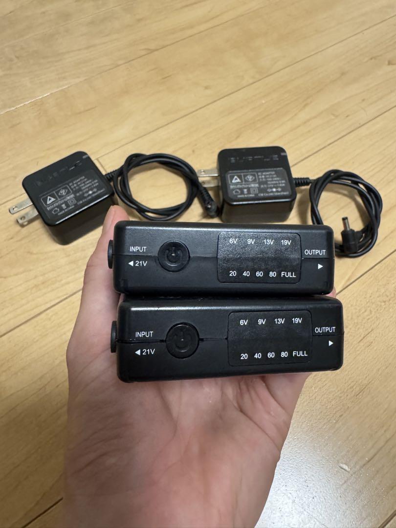 AC360-19VモデルのリチウムイオンバッテリーとACアダプターの2セット