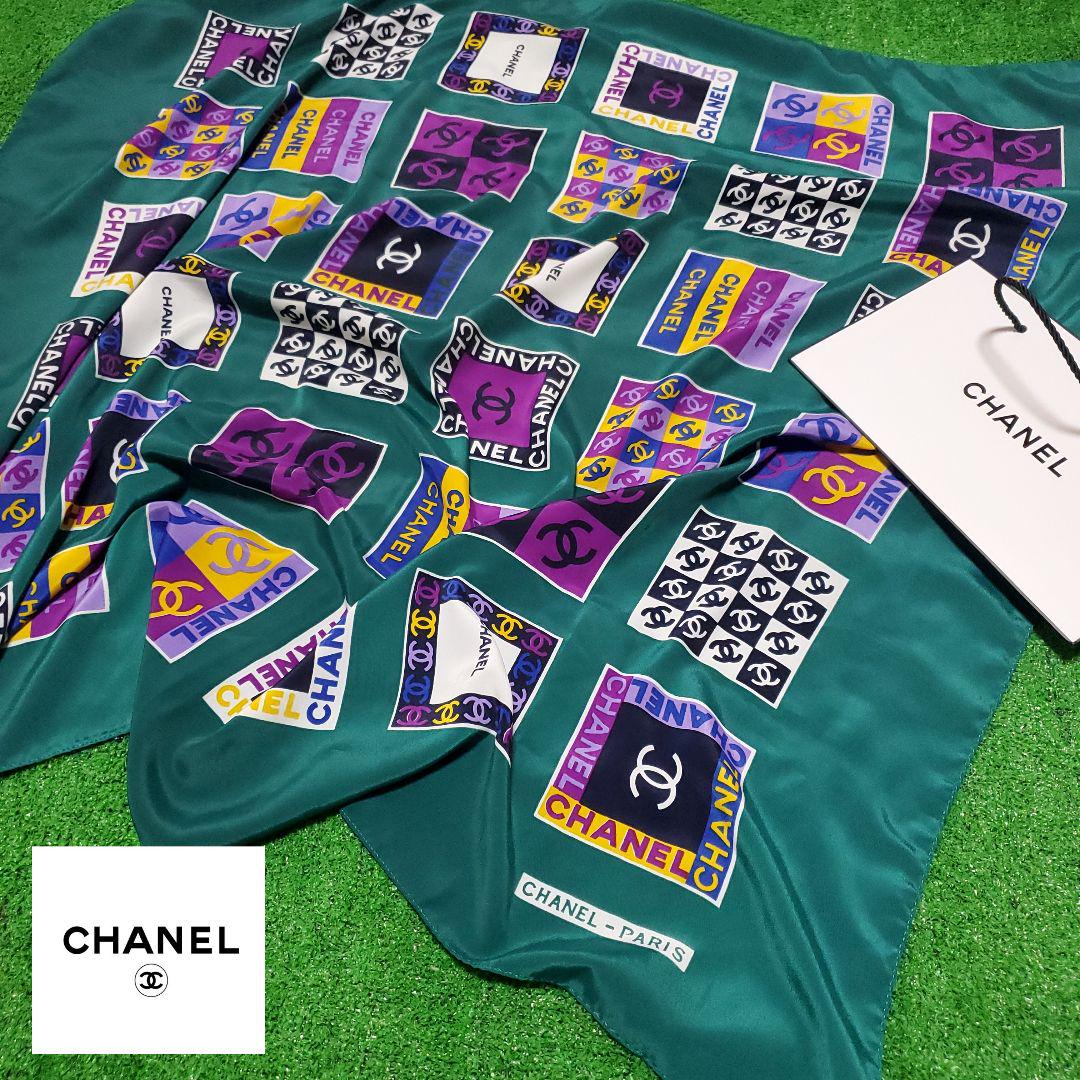 vintage CHANEL COCOロゴ総柄スカーフ　ノベルティ(美品)