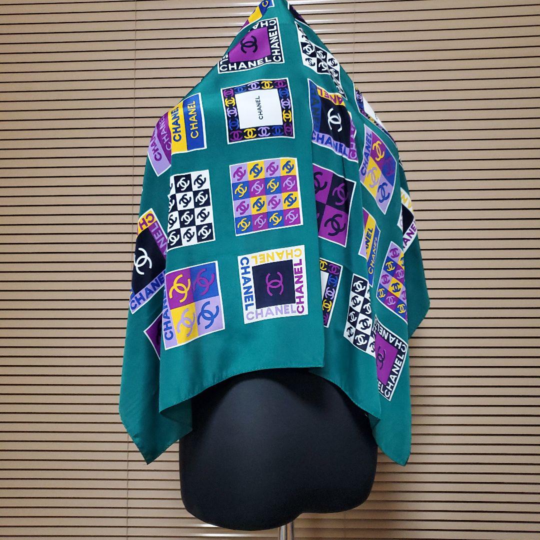 vintage CHANEL COCOロゴ総柄スカーフ　ノベルティ(美品) vintage CHANEL COCOロゴ総柄スカーフ ノベルティ(美品) - メルカリ