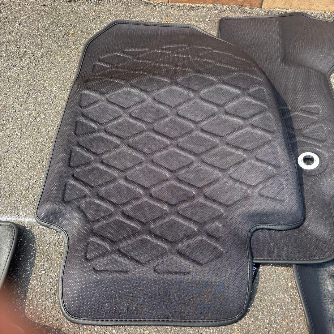 トヨタ純正　80系　ハリアー　3D　レザー調　フロアマット　前席　後席