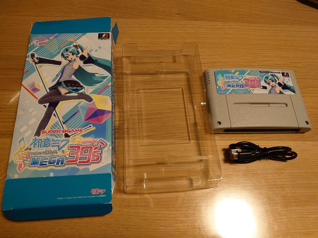 初音ミク Project DIVA MEGA39’s ゲームカセット型バッテリー 初音ミク Project DIVA MEGA39's ゲームカセット型モバイル