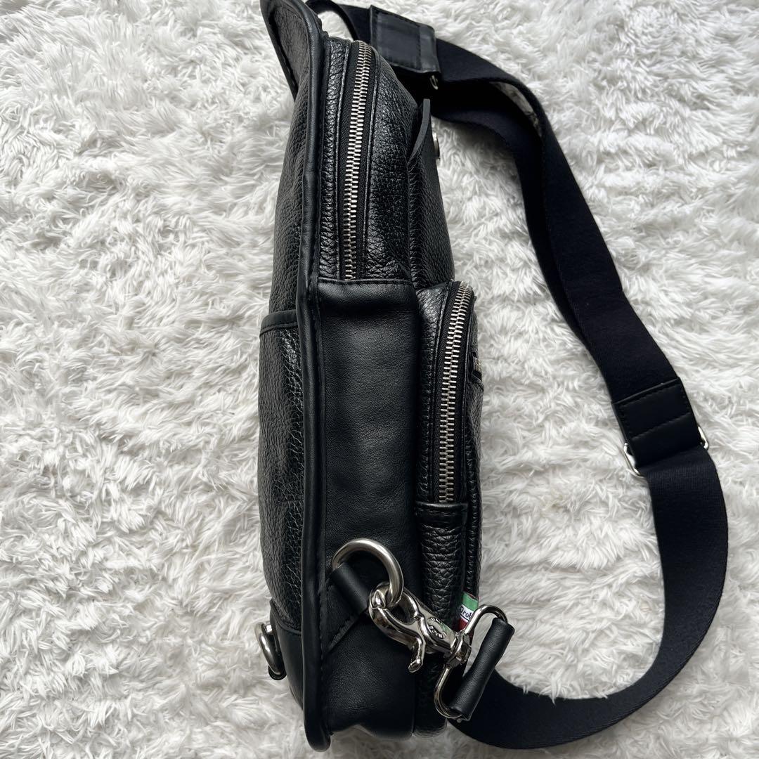 【美品】オロビアンコ　ボディバッグ　ジャコミオ  シボ革　レザー　メッセンジャー