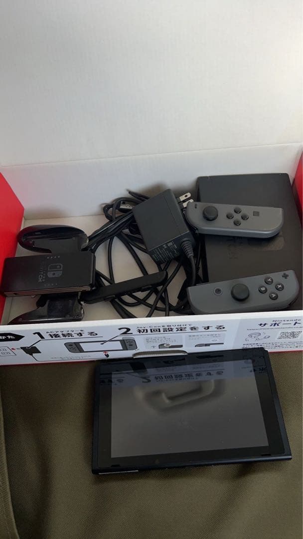 Nintendo Switch 本体 + Joy-Con コントローラー