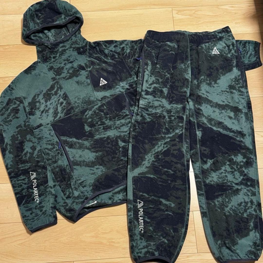 NIKE