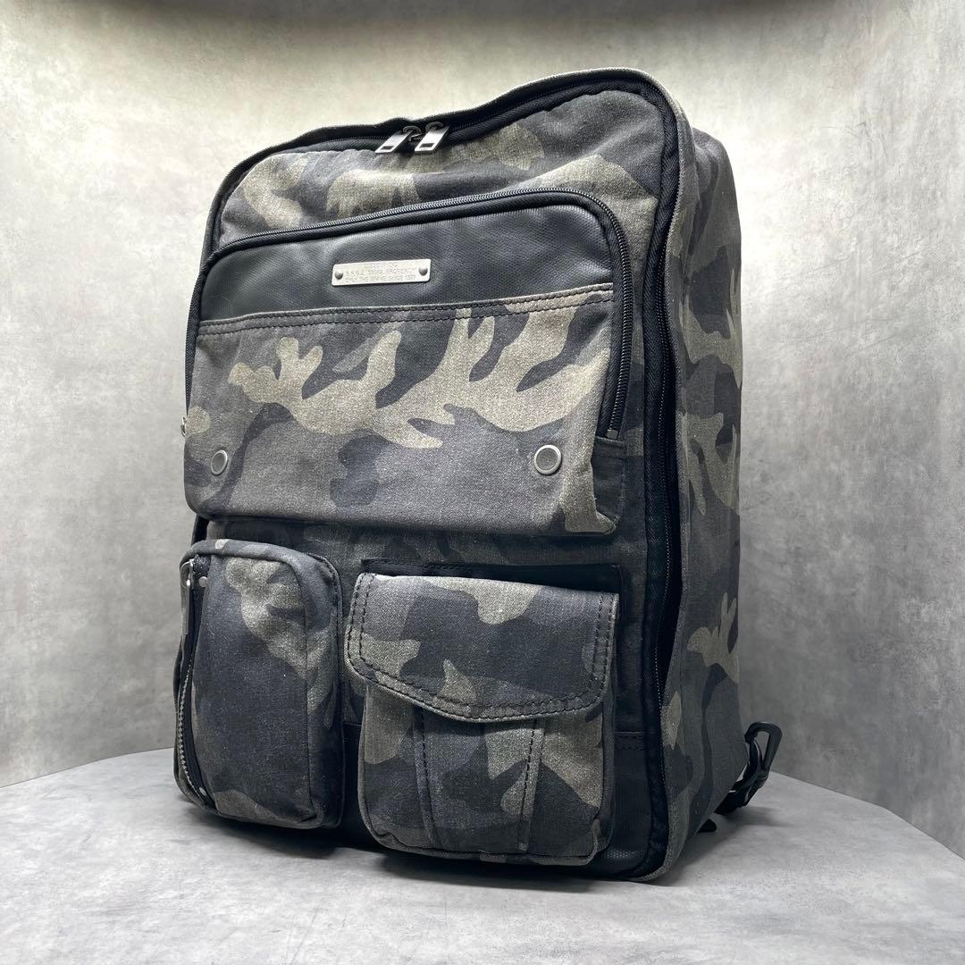 DIESEL 迷彩 カモフラ リュック バックパック 通勤 通学 PC収納