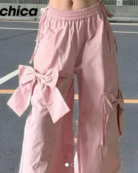 リボン付きピンクワイドパンツ