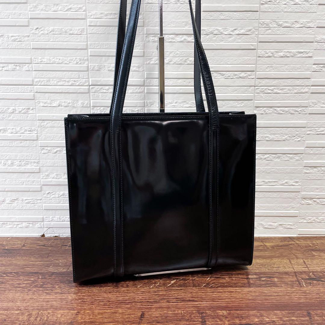 良品 プラダ ロゴ エナメル パテント レザー ショルダー トート バッグ 黒