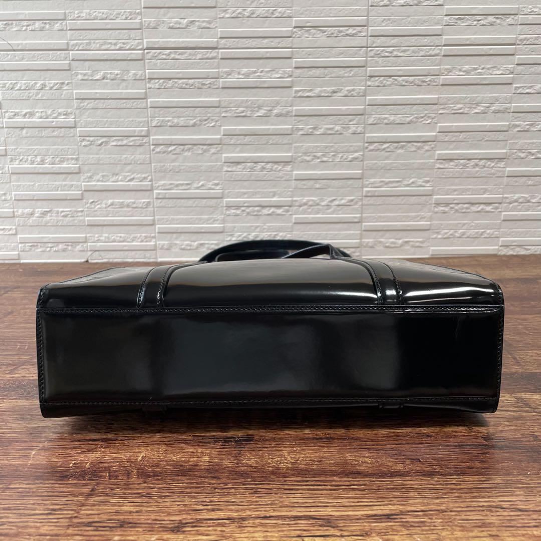 良品 プラダ ロゴ エナメル パテント レザー ショルダー トート バッグ 黒
