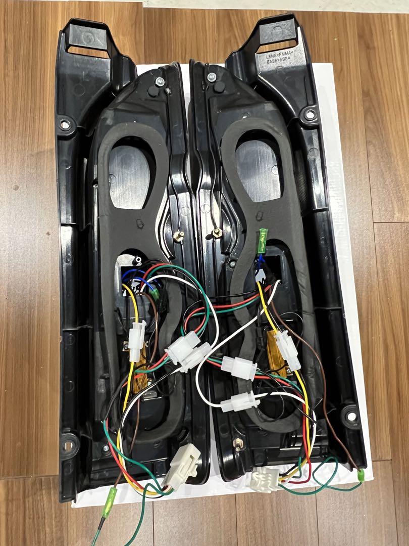 ハイエース テールランプ