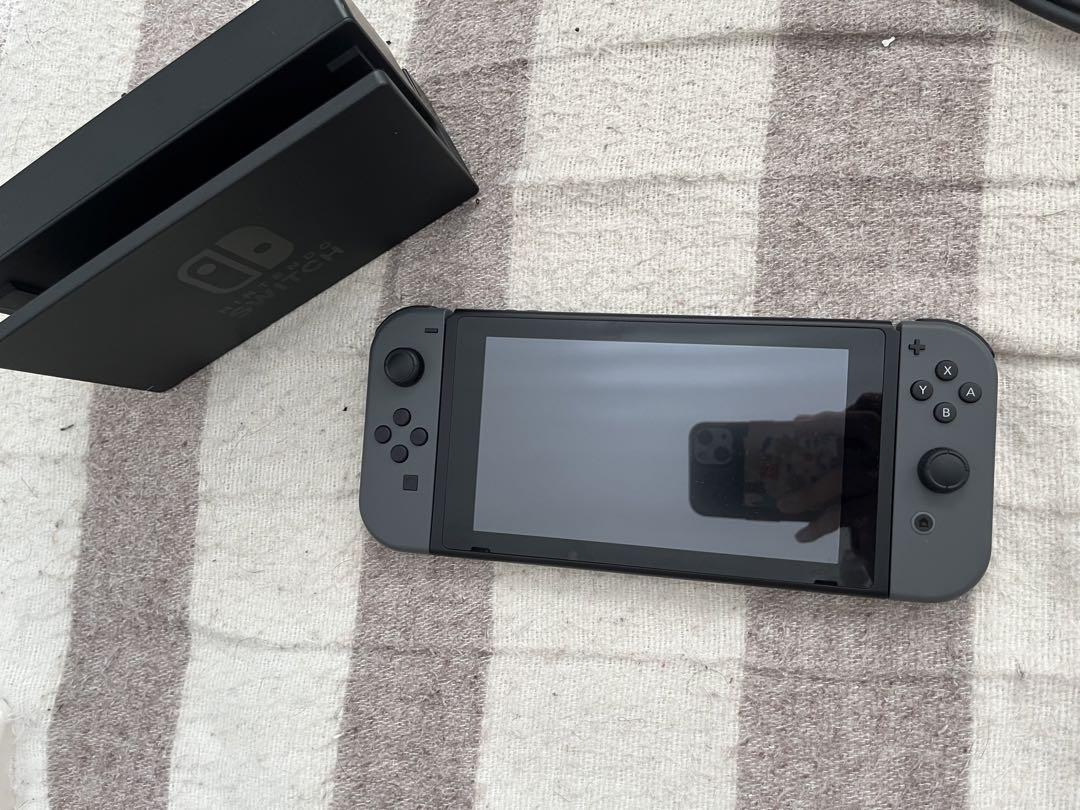 【美品】(箱無し)Nintendo Switch ニンテンドースイッチ　グレー